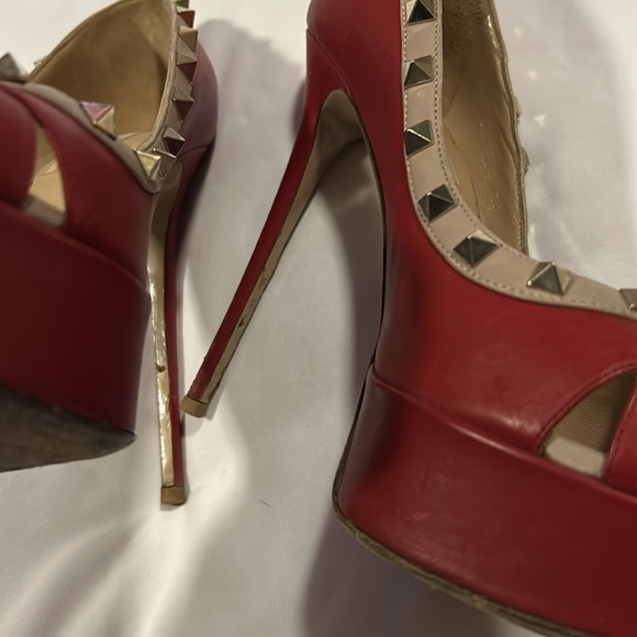 Valentino Red/Beige Leather Rockstud Crisscross Peep Toe Platform Pumps - Picture 12 of 16